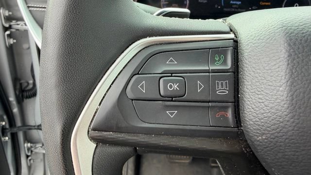 Used 2024 Jeep Grand Cherokee Altitude AWD/4WD image 16