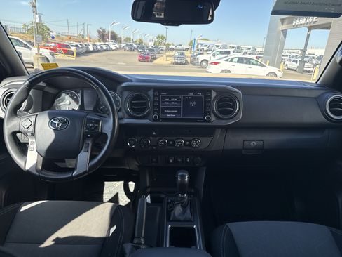Used 2020 Toyota Tacoma TRD Off-Road AWD/4WD image 15