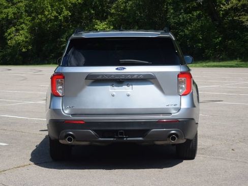 Used 2023 Ford Explorer XLT w/ Equipment Group 202A AWD/4WD image 27