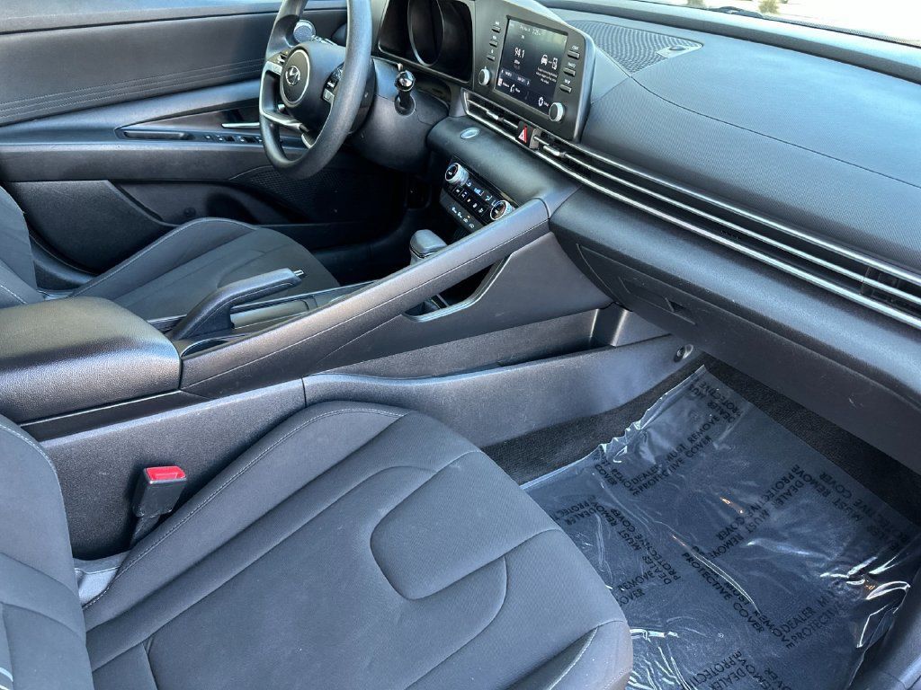 Used 2023 Hyundai Elantra SEL FWD image 14