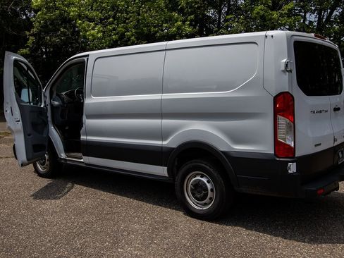 Used 2019 Ford Transit 250 130 Low Roof image 7