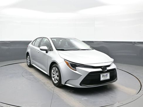 Certified 2025 Toyota Corolla LE image 3