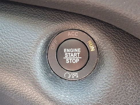 Used 2022 Jeep Cherokee Trailhawk w/ Comfort/Convenience Group AWD/4WD image 25