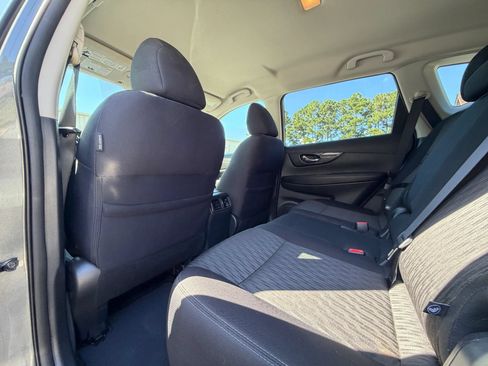 Used 2018 Nissan Rogue SV w/ Premium Package FWD image 22