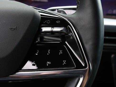Used 2025 Cadillac Escalade ESV Premium Luxury w/ LPO, Floor Liner Package AWD/4WD image 45