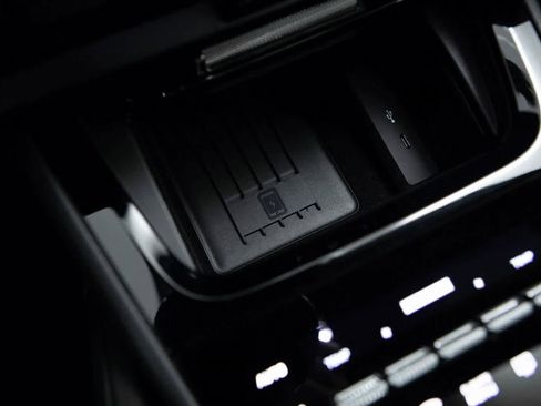 Certified 2025 Porsche Cayenne image 23