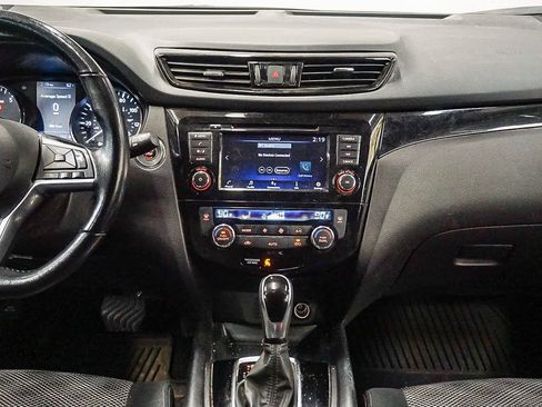 Used 2022 Nissan Rogue Sport SV image 14