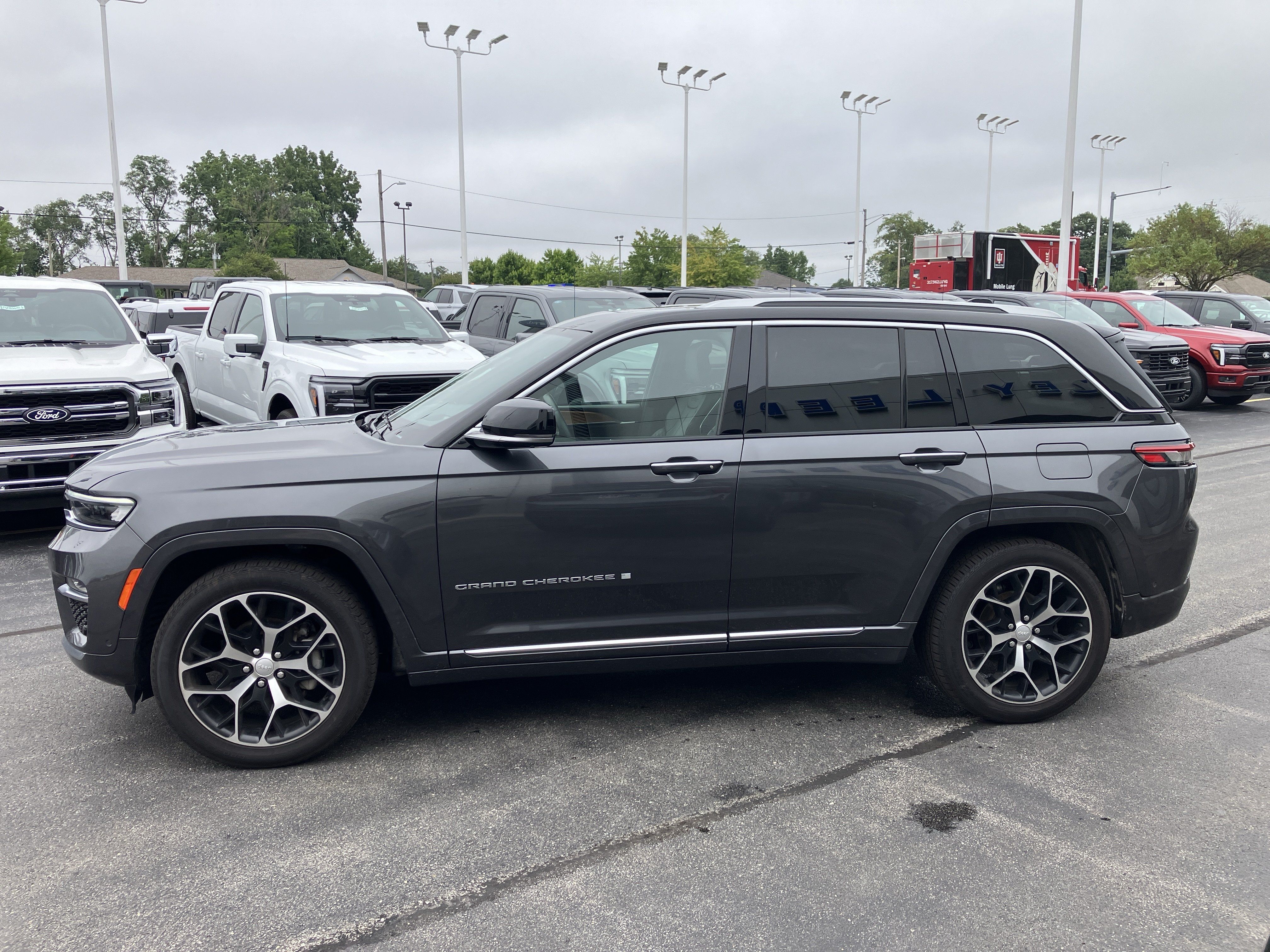 Used 2022 Jeep Grand Cherokee Summit AWD/4WD image 4