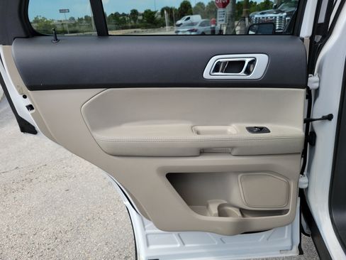Used 2013 Ford Explorer XLT FWD image 29