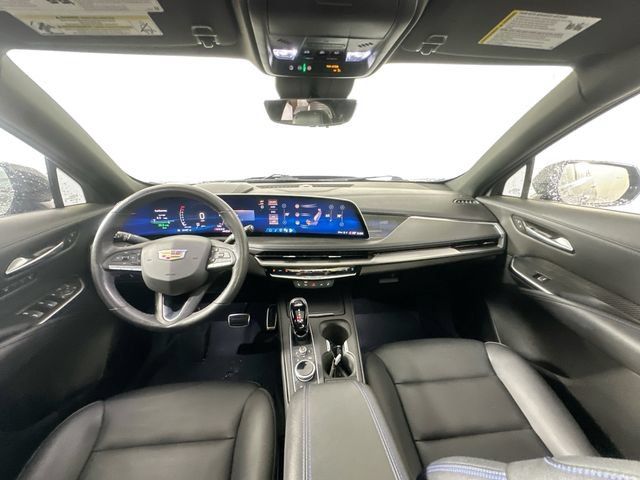 Used 2024 Cadillac XT4 Sport w/ Technology Package AWD/4WD image 3