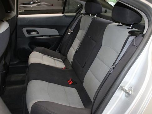 Used 2014 Chevrolet Cruze LS FWD image 9