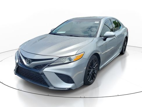 Used 2019 Toyota Camry XSE FWD image 3