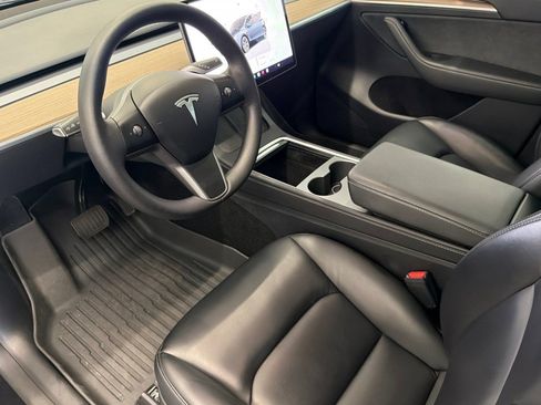 Used 2024 Tesla Model Y Long Range AWD/4WD image 4