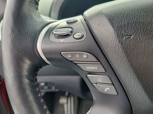 Used 2020 Nissan Pathfinder SL image 32