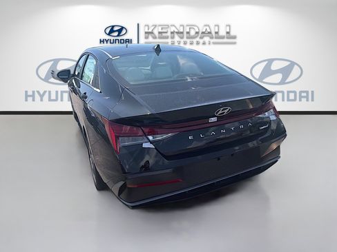 New 2026 Hyundai Elantra Limited FWD image 4