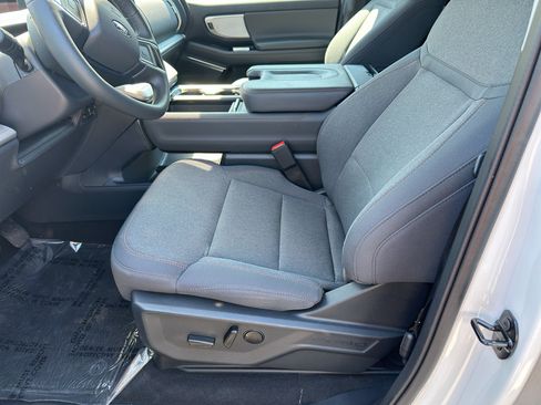 Certified 2025 Ford Expedition Active AWD/4WD image 15