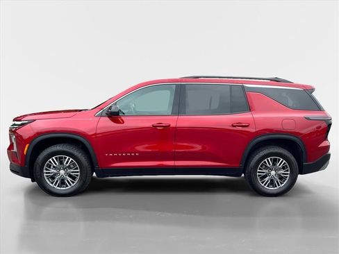 Used 2026 Chevrolet Traverse LT AWD/4WD image 2