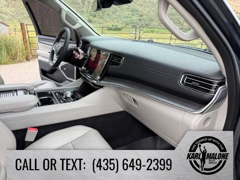 Used 2023 Jeep Wagoneer L Series III w/ Premium Group I AWD/4WD image 40