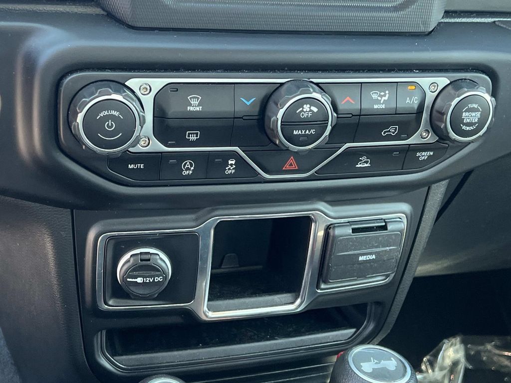 Used 2022 Jeep Wrangler Sport AWD/4WD image 18