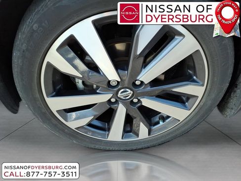Used 2021 Nissan Versa SR w/ Convenience Package FWD image 6