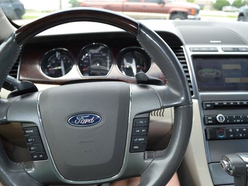 Used 2010 Ford Taurus Limited AWD/4WD image 14