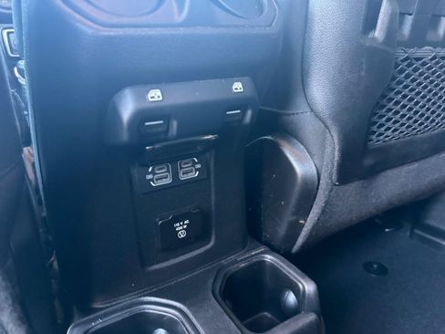Used 2022 Jeep Gladiator Rubicon AWD/4WD image 19
