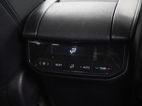 Used 2025 Toyota Highlander XSE AWD/4WD image 17