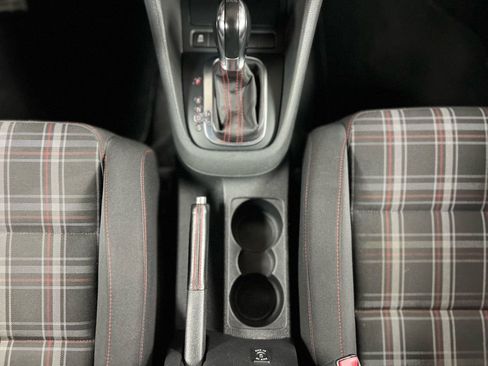 Used 2012 Volkswagen Golf 4-Door image 32