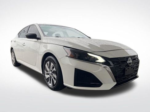 Certified 2024 Nissan Altima 2.5 S FWD image 3