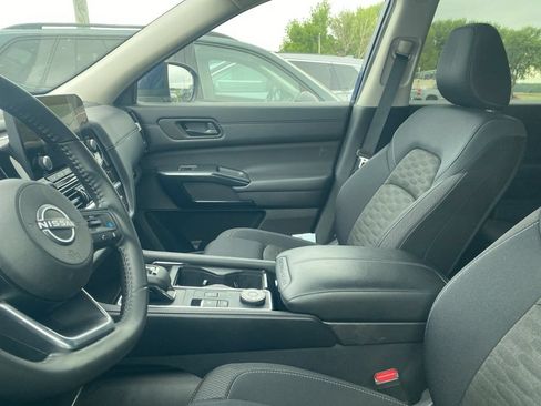 Used 2025 Nissan Pathfinder SV AWD/4WD image 15