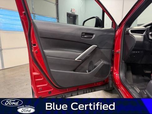 Used 2024 Toyota Corolla Cross AWD Hybrid w/ Moonroof Package image 22