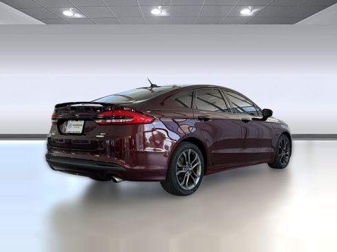 Used 2018 Ford Fusion SE w/ Equipment Group 201A FWD image 9