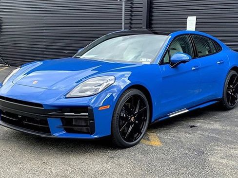 New 2026 Porsche Panamera 4 image 1