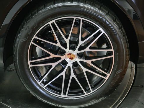 Certified 2026 Porsche Cayenne Coupe AWD/4WD image 14