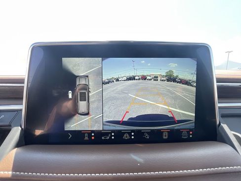 Used 2022 Chevrolet Suburban High Country w/ LPO, Illumination Package AWD/4WD image 15