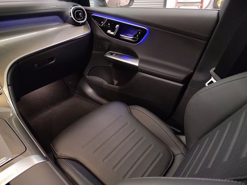 Used 2026 Mercedes-Benz GLC 300 image 28