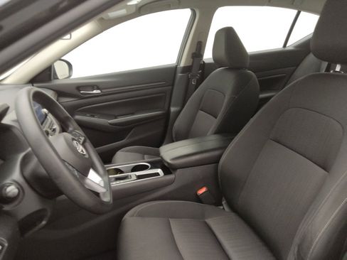 Used 2024 Nissan Altima 2.5 SV image 17