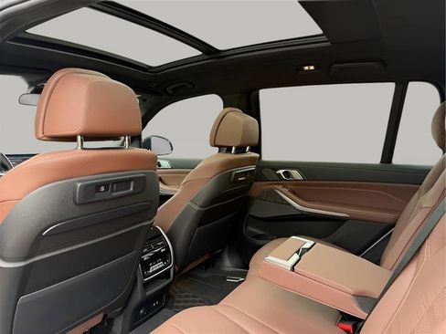 Used 2020 BMW X7 xDrive40i w/ M Sport Package AWD/4WD image 32