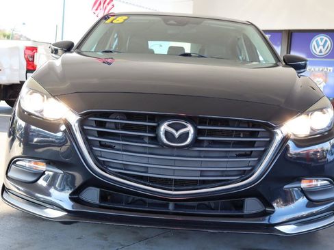 Used 2018 MAZDA MAZDA3 Touring w/ Appearance Package image 11