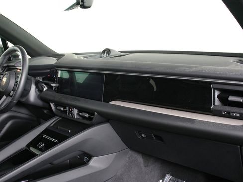 Used 2025 Porsche Macan Electric image 24