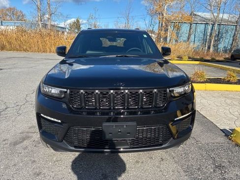 New 2025 Jeep Grand Cherokee Limited w/ Black Appearance Package AWD/4WD image 2