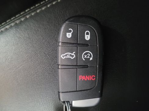 Used 2019 Jeep Cherokee Limited FWD image 32