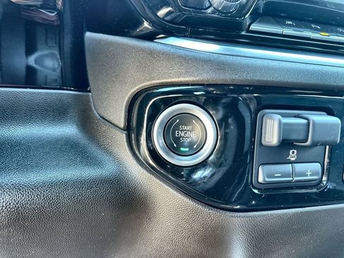 Certified 2022 GMC Sierra 1500 SLT w/ SLT Premium Plus Package image 17