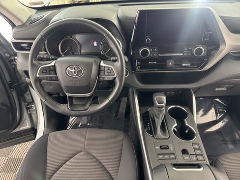 Used 2023 Toyota Highlander L image 26