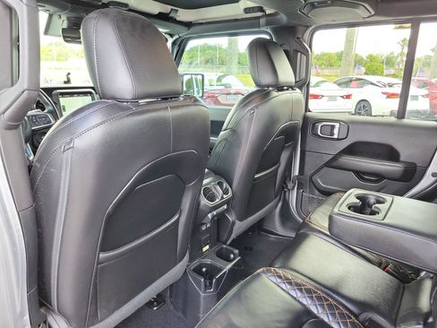 Used 2021 Jeep Gladiator Overland AWD/4WD image 11
