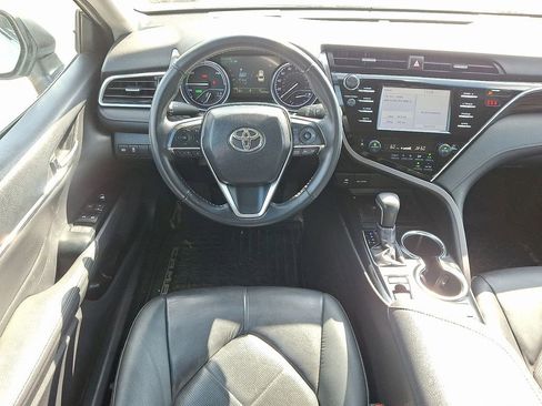 Used 2018 Toyota Camry XLE image 11