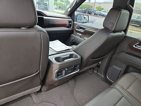 Used 2025 GMC Sierra 1500 Denali w/ Denali Reserve Package AWD/4WD image 12