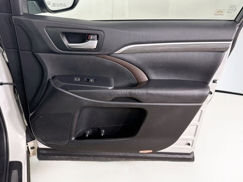 Used 2017 Toyota Highlander Limited FWD image 36