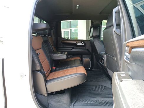 Used 2024 Chevrolet Silverado 1500 High Country w/ Z71 Off-Road Package AWD/4WD image 28