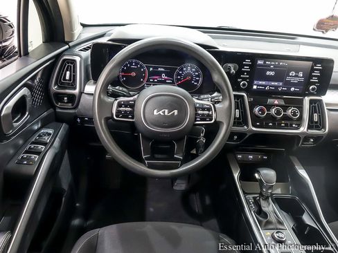 Used 2022 Kia Sorento LX AWD/4WD image 17